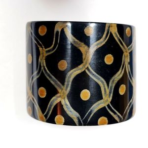 *Millard couture, medium natural horn cuff